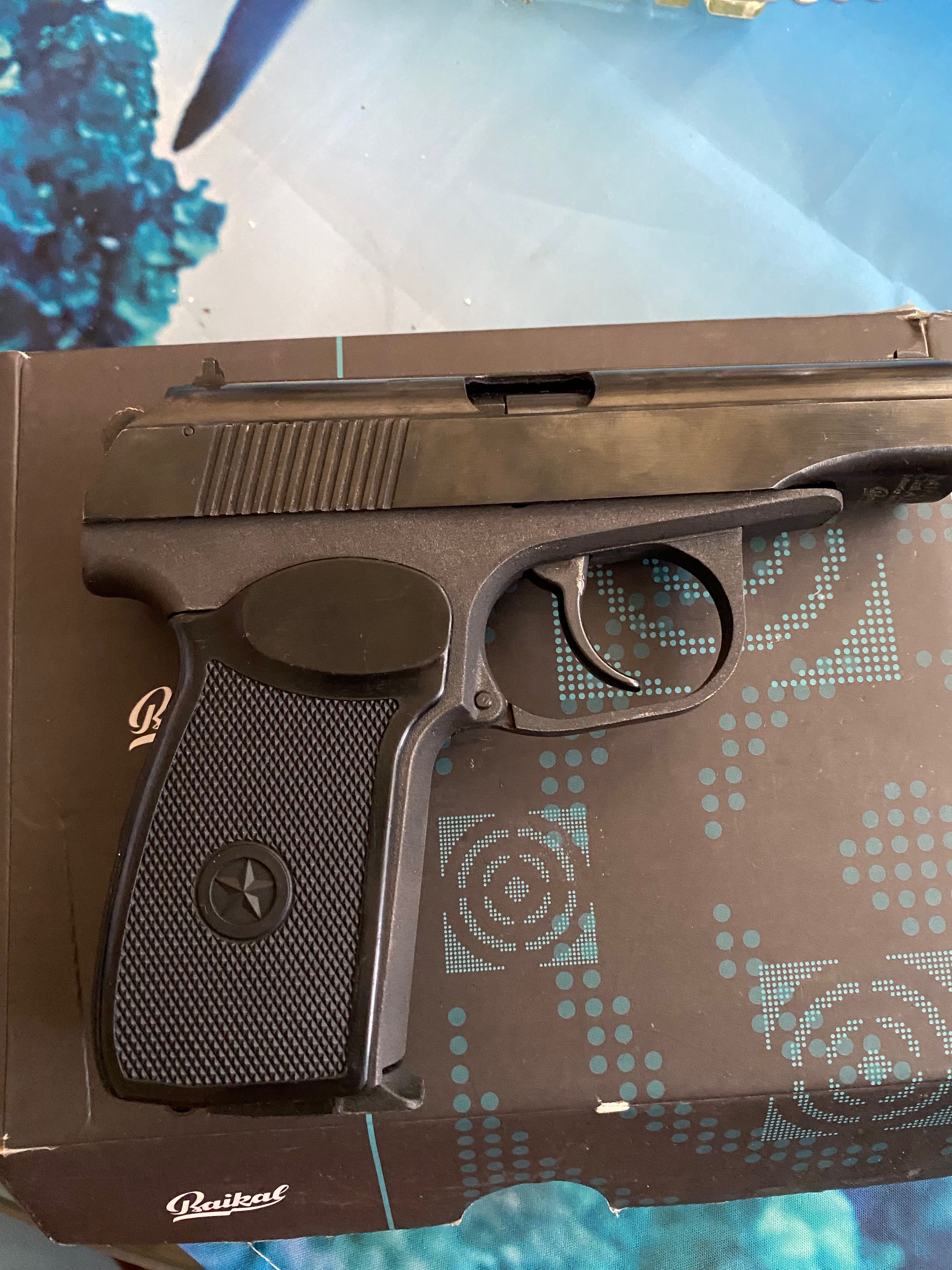 Продавам въздушен пистолет Baykal ( реплика на Макаров) MP-658K