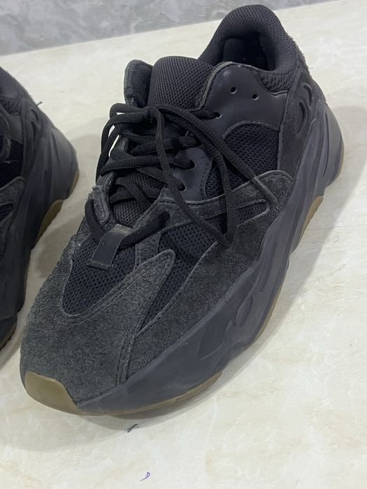 Adidas yeezy boost 700 v1