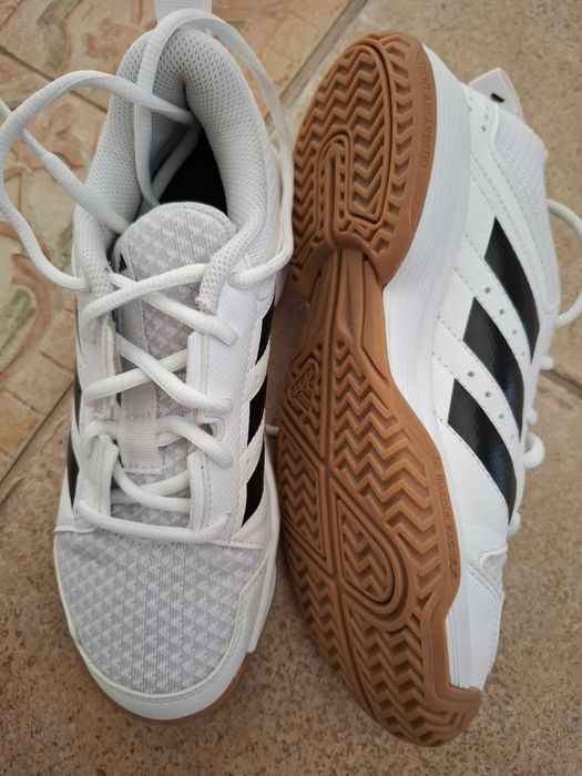 Pantofi volei copii, Adidas, 35, talpa aderenta (ca noi)