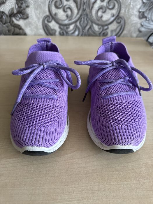 Б/у кроссовки в хорошем состоянии.