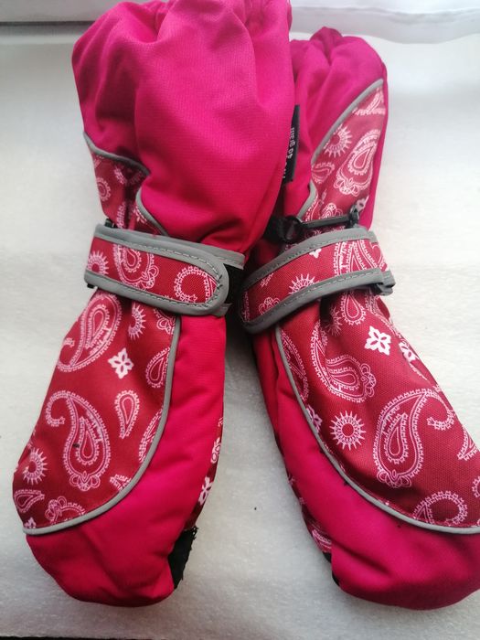 Продавам детски ръкавици с един пръст Thinsulate. Ръкавиците са за 5-7