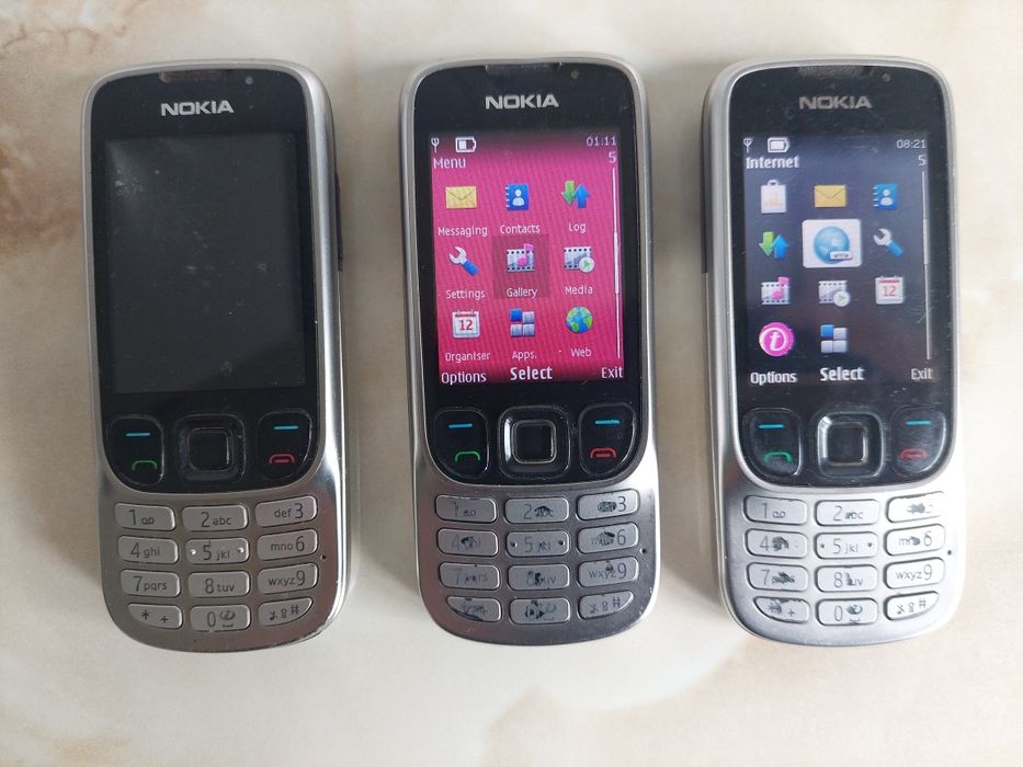 Vând trei Nokia 6303 classic (două codate) și (unul nu se mai aprinde)