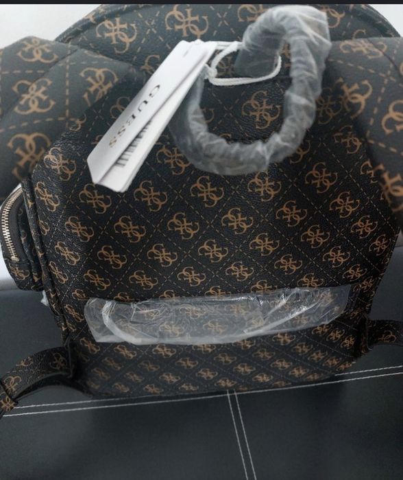 Чисто нова Раница Guess