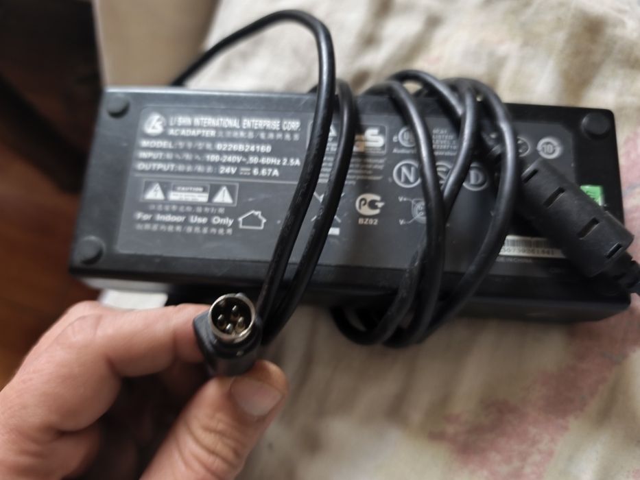 Încărcător bicicleta/trotineta electrica mufa 4pini 24v 6,67amp