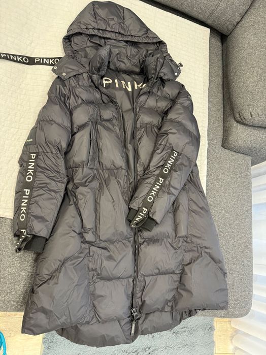 Женский пуховик PINKO. Италия. Размер S. В идеальном состоянии
