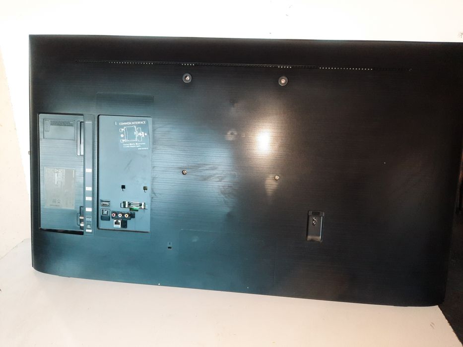 Телевизор Самсунг 43 инчов  SAMSUNG UE43TU8072U за части