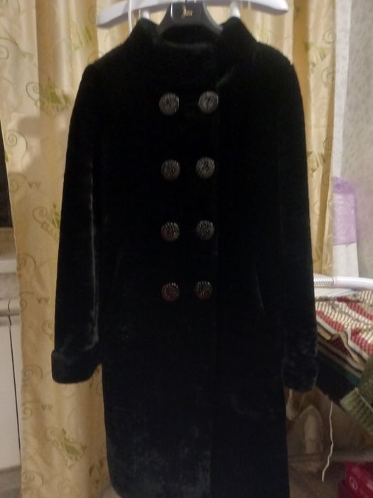 Продам шубу цегейковая цвет чёрный