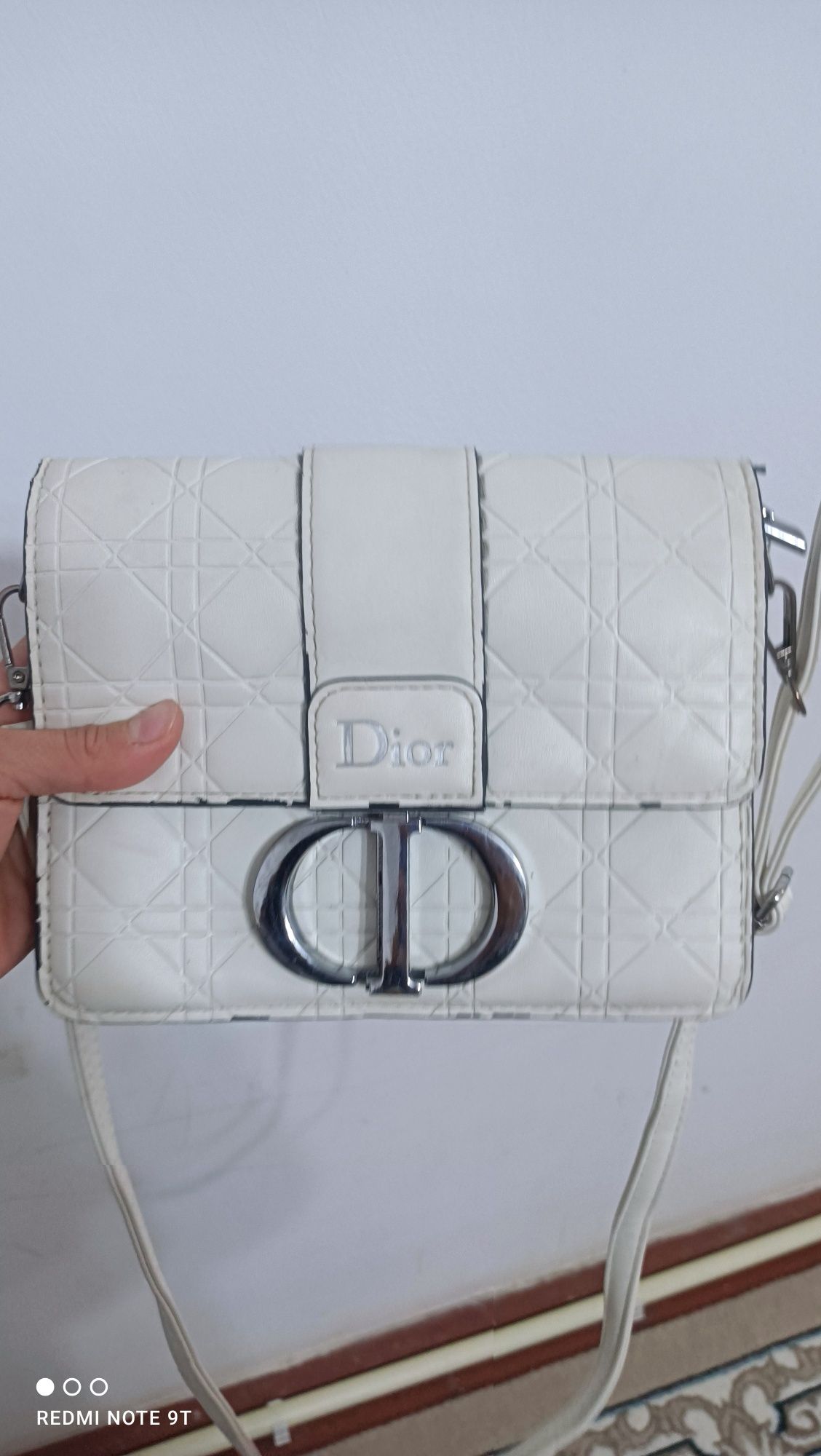 Дамская сумочка Dior белого цвета
