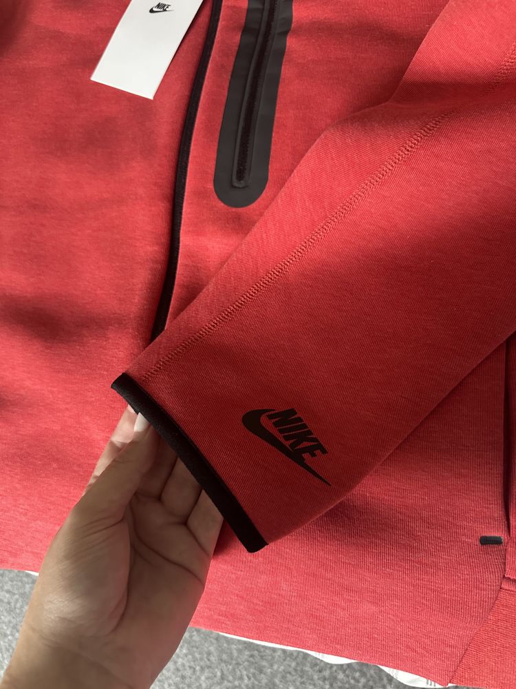 Nike Tech оригинални с етикет