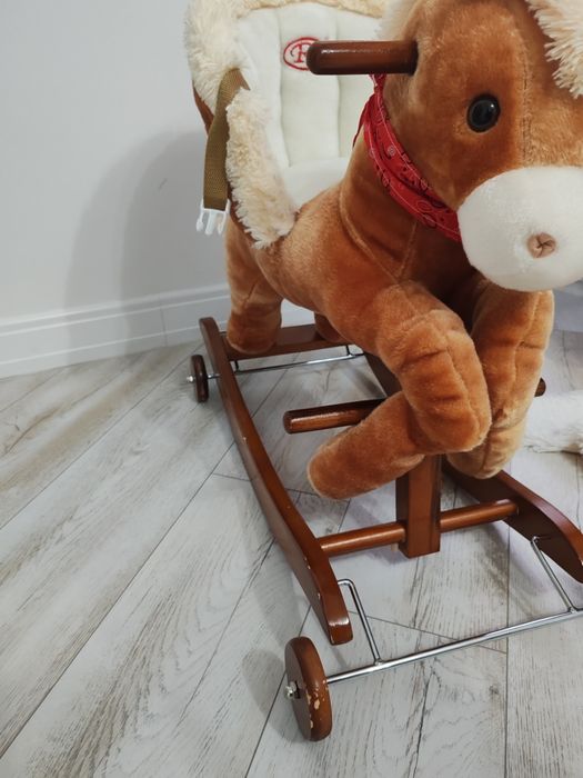 Calut balansoar pe roti