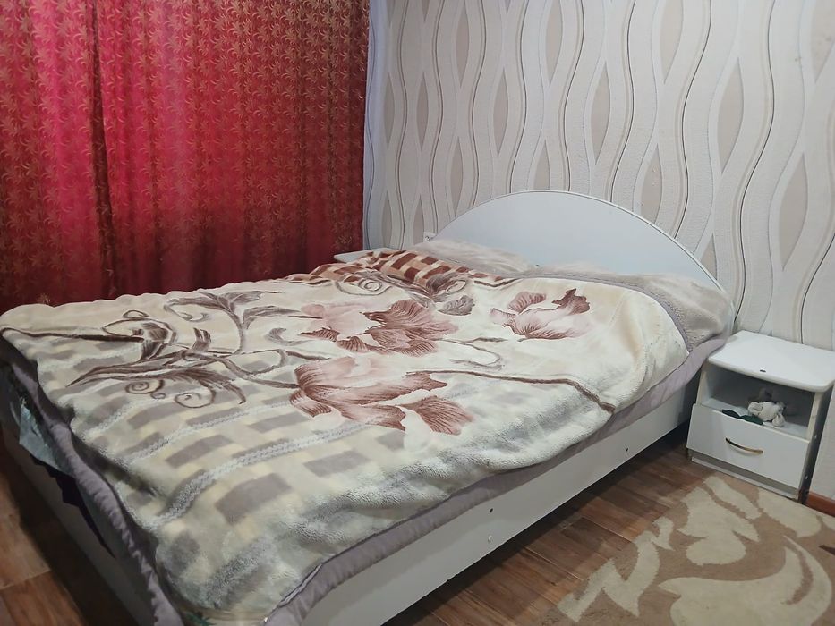 Продам кровать с тумбой