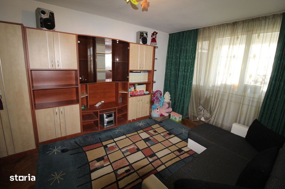 Vând apartament 3 camere în Hunedoara, Bd. M. Viteazu-Stadion, 62mp