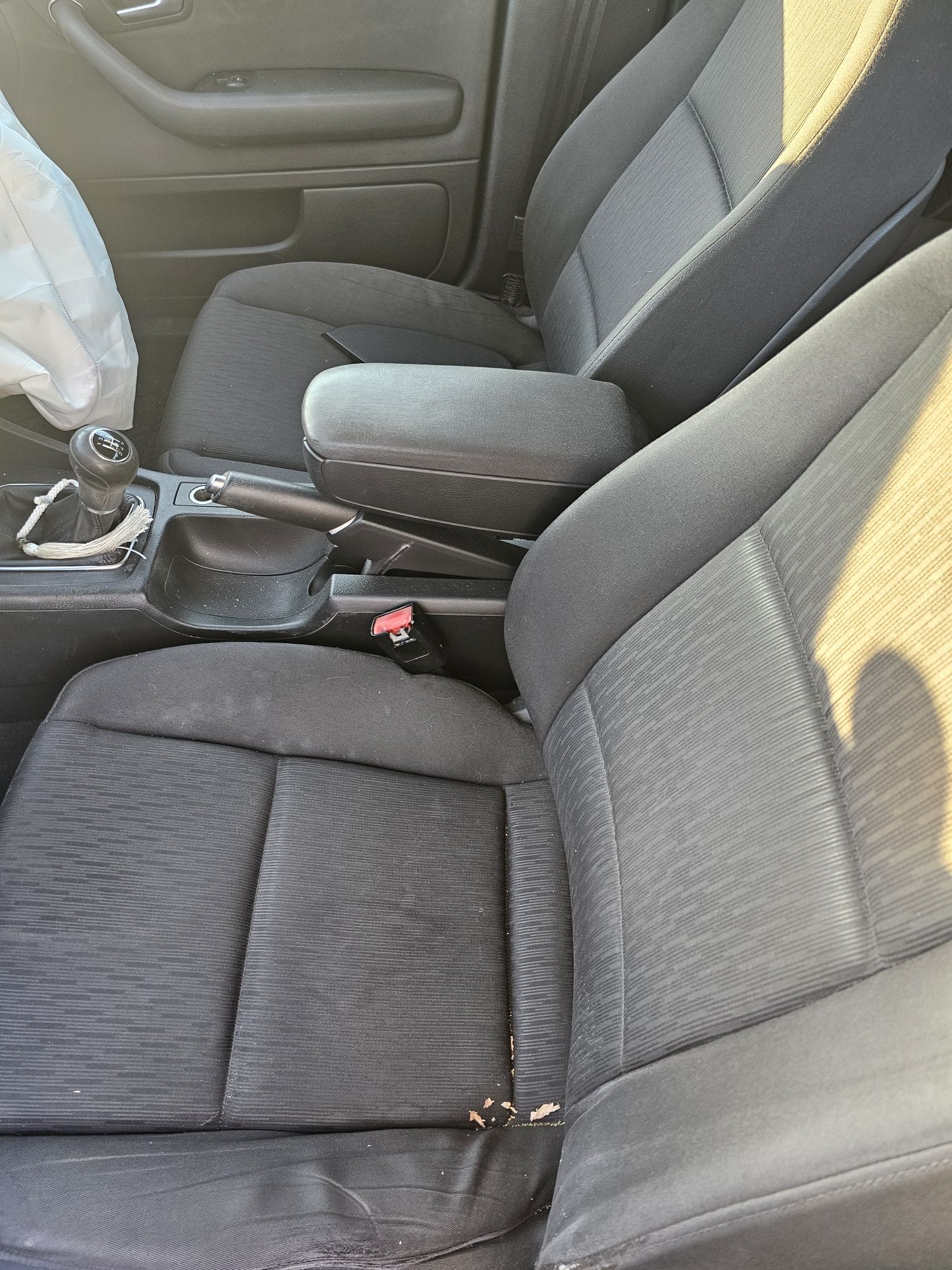 Dezmembrez,vand piese audi a4 ,b7 berlina 1,6 benzina