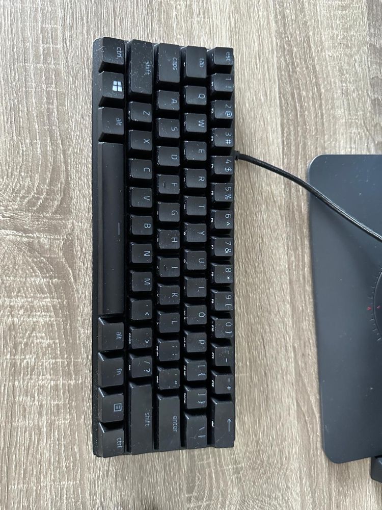 Гейминг компютър + Монитор 240 HZ + клавиатура Razer