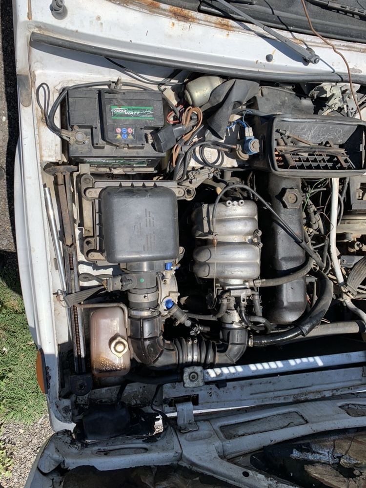 НА ЧАСТИ! Lada Niva 1.7 i 4x4 5 скорости 2006 г. инжекцион, 5 броя