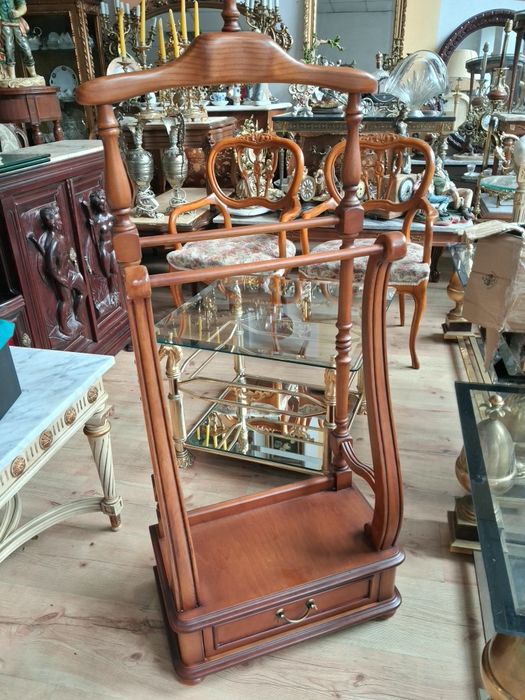 Закачалка за костюми