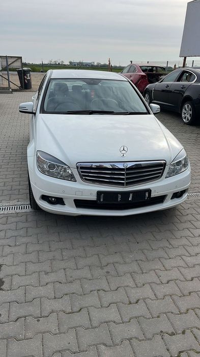 Dezmembram Mercedes-Benz C class w204 2.2 diesel din 2010