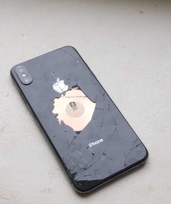 Vand iPhone X pentru piese