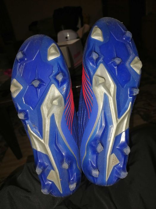 Футболни бутонки adidas