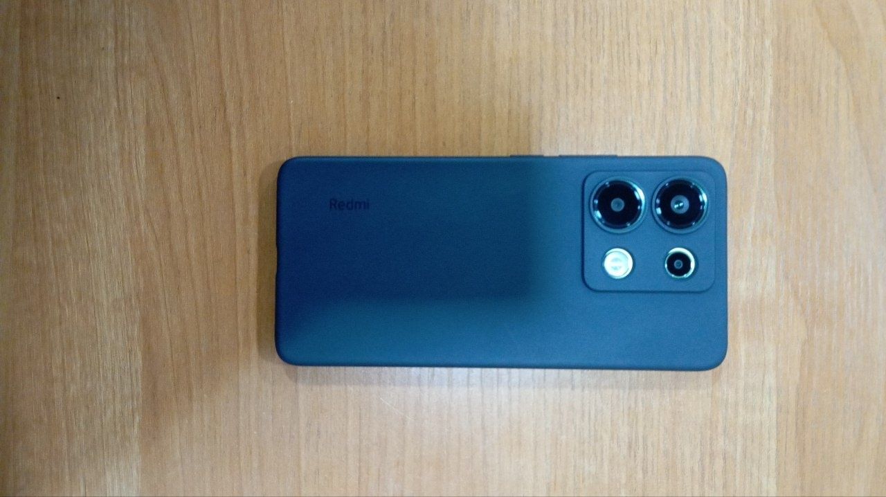 Redmi Note 12 
holati ideal 
karobka dok bor hamma narsa 
joyi 128 gb