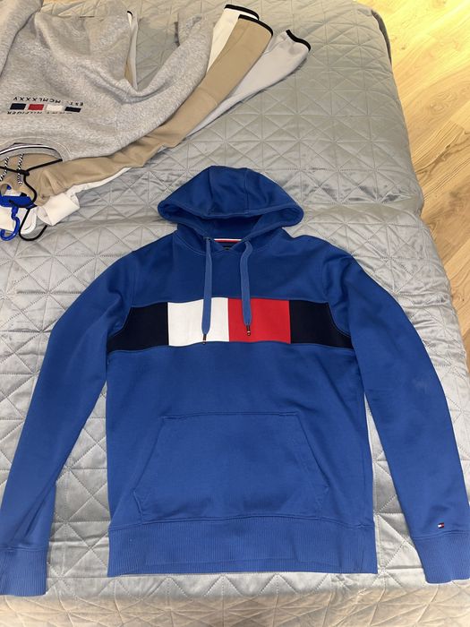 Два различни слуичера Tomy Hilfiger