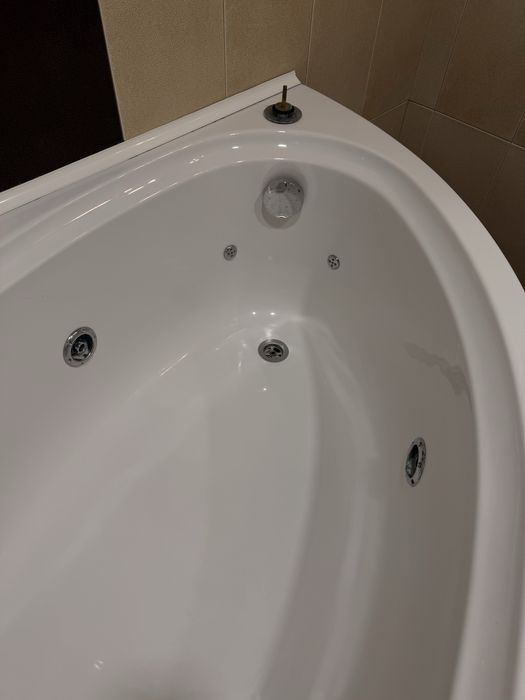 Ъглова Хидромасажна Вана (Джакузи)