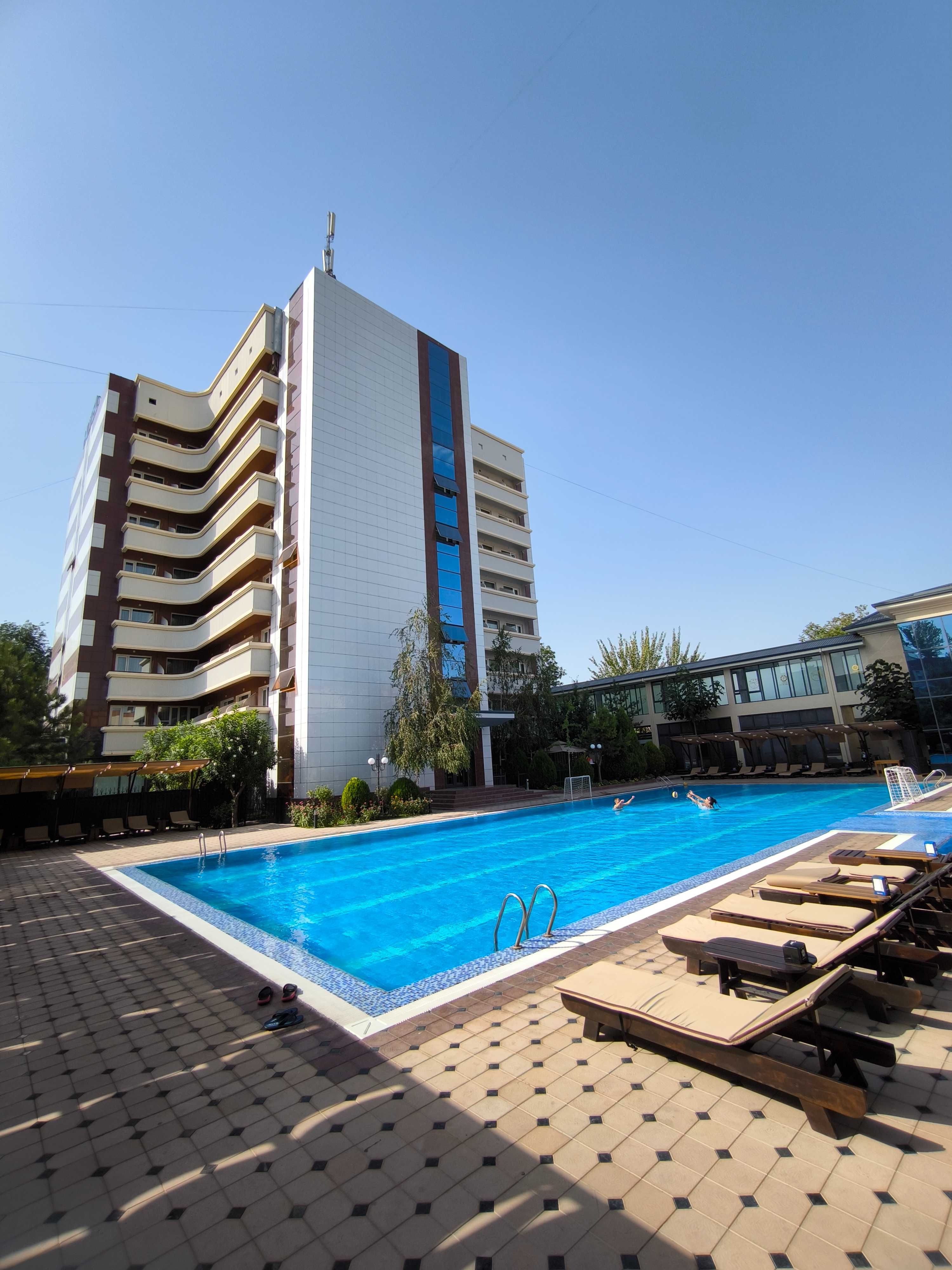 Бассейн в "Hotel Ziyorat Luxury"