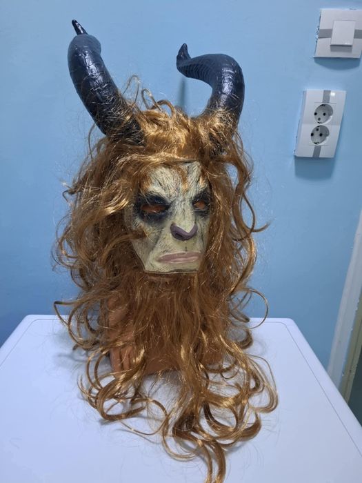 Маска с рога нова неупотребявана