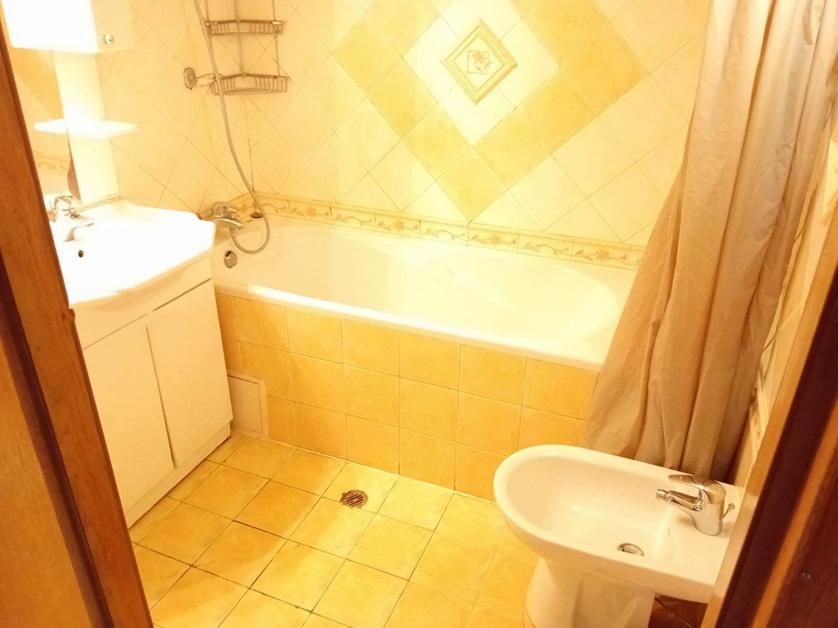 Дава се под наем Тристаен апартамент в София, Медицинска академия - 100 кв.м за 700 € - Снимка #11