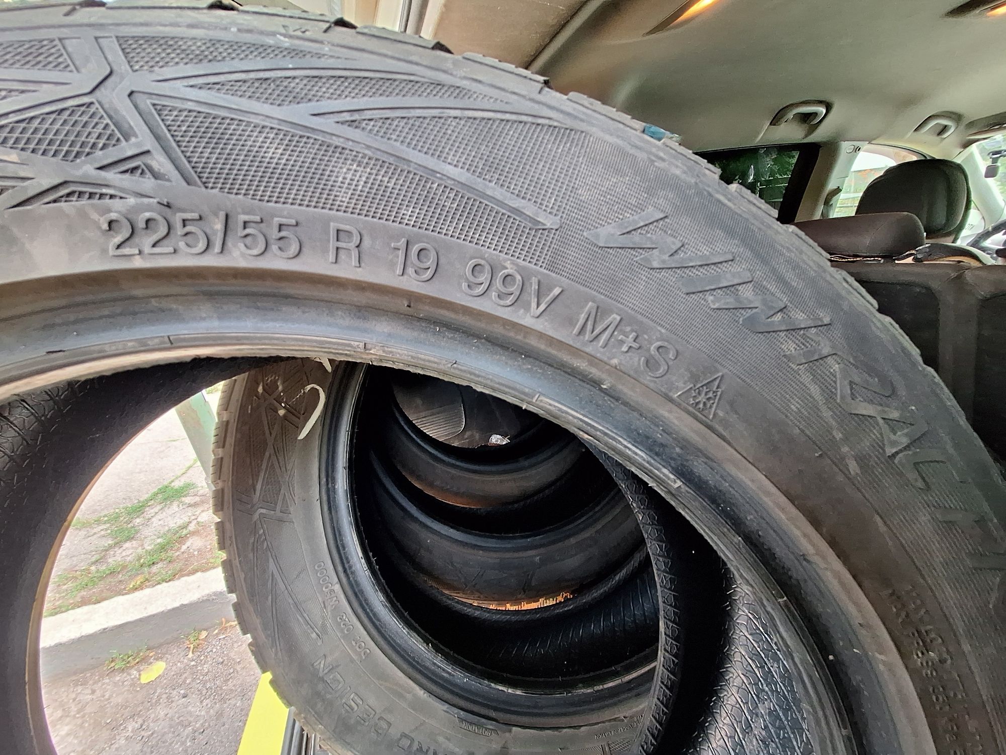 Продавам Гуми 225/55/19