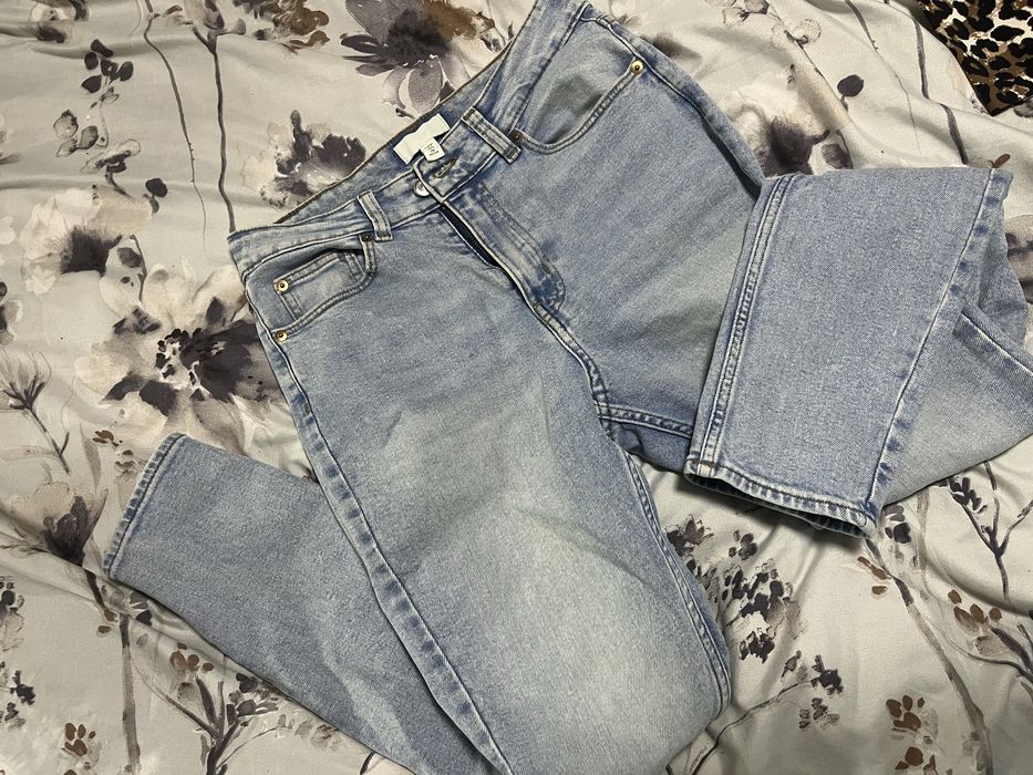 Blugi H&M albastri fara defect, nu sunt rupti