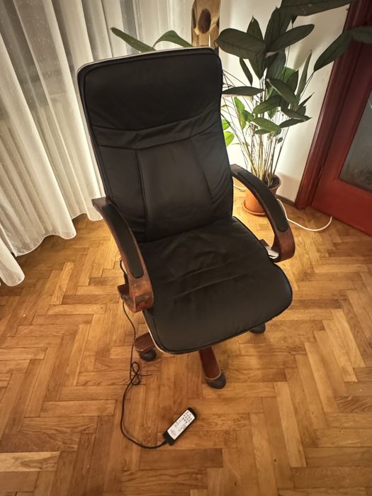 Scaun de birou cu functie de masaj