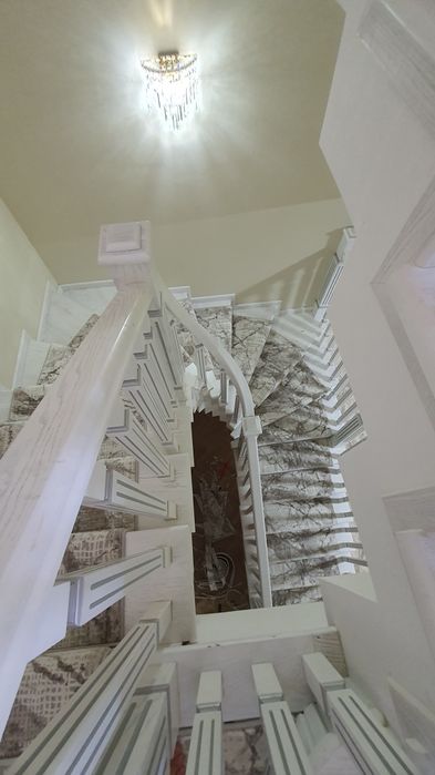 Gilam averlok qilish kesish tikish