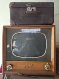 Старинни телевизор и грамофон