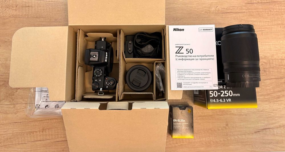Продавам фотоапарат Nikon Z50 + два обектива + допълнителна батерия