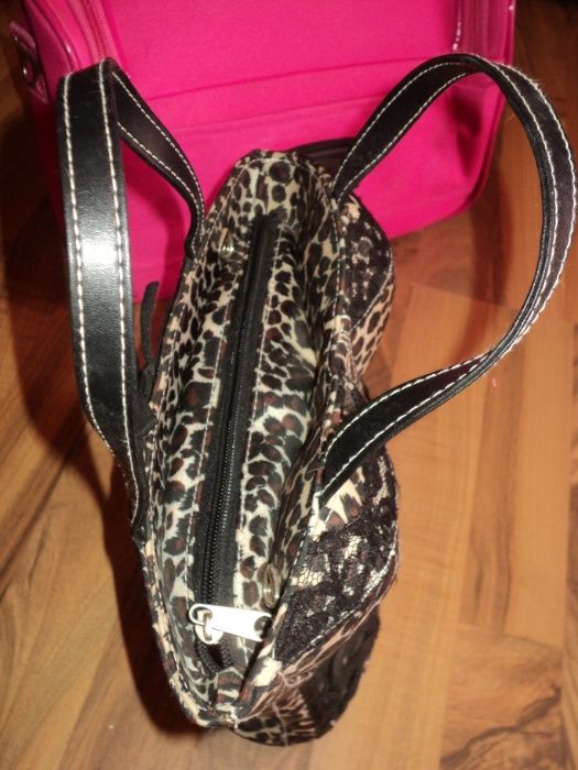 geanta de dama noua ,model deosebit -bust ,varianta mica