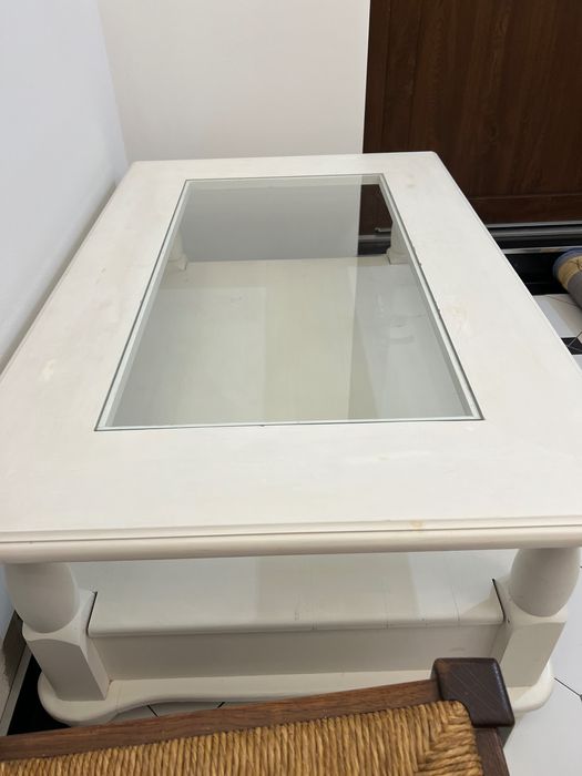 Masă lemn masiv albă, model deosebit în stare bună