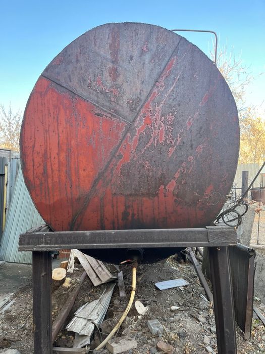 Цистерна бочка 4 куб, в отличном состоянии
