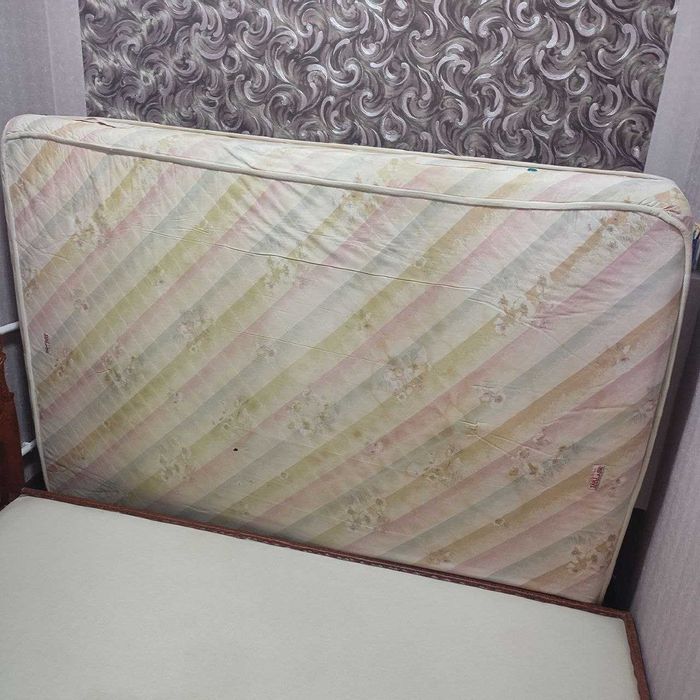 матрас полутороспальный от арабской кровати