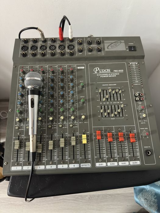 Портативная акустическая система с беспроводным микрофоном