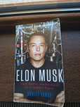 Carte despre Elon Musk