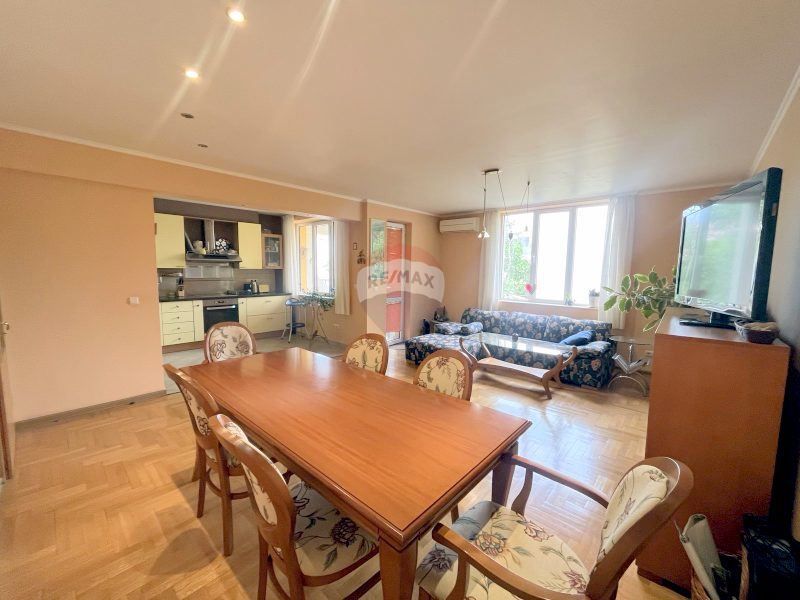 Продава се Тристаен апартамент в Варна, Бриз - 120 кв.м за 1959 €/кв.м - Снимка #3