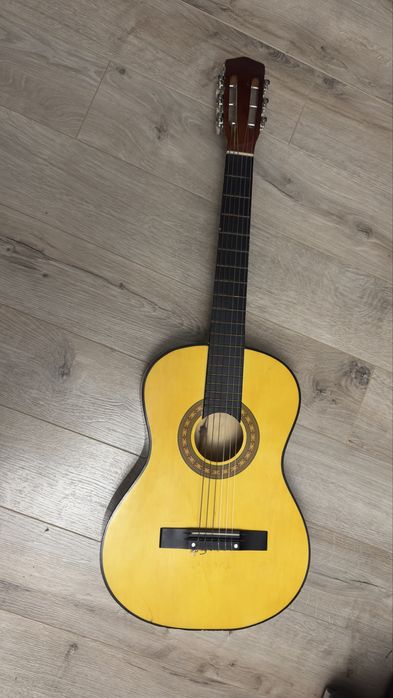 Chitarǎ clasica din lemn lungime 96cm