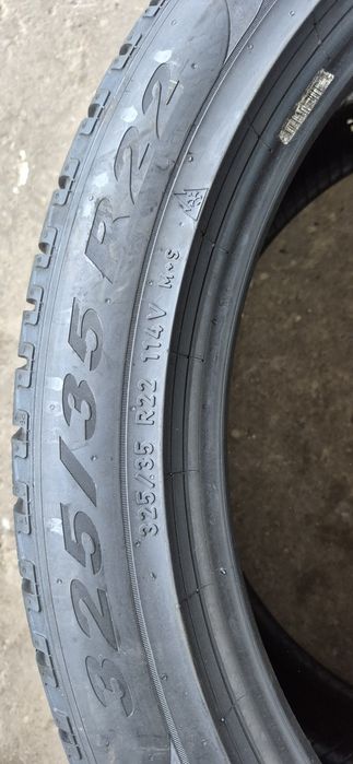 4 anvelope iarna Pirelli,fata 285/40/22,spate 325/35/22.Pret/bucata