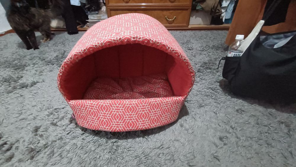 Лежанка для кошек и собак мелких и средних пород