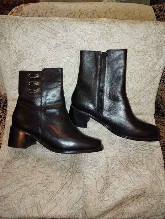 Сапожки черные, демисезон, кожанные - Новые  -  Италия