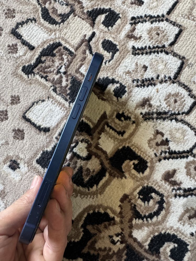 Iphone 12.