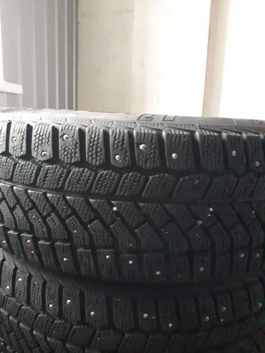 Продам резину шипованную  VIATTI BRINA NORDICO 205/55/16