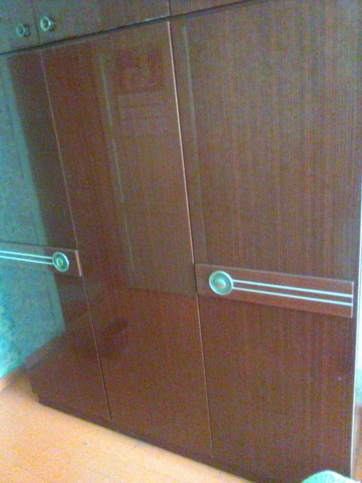 Продам мебель. Цена договорная. Самовывоз.