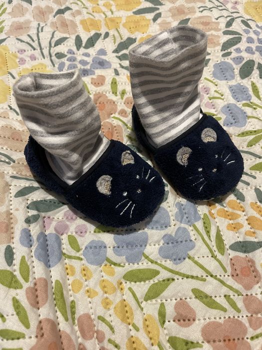 Ботуши бебешки  и домашни чехли 18/19